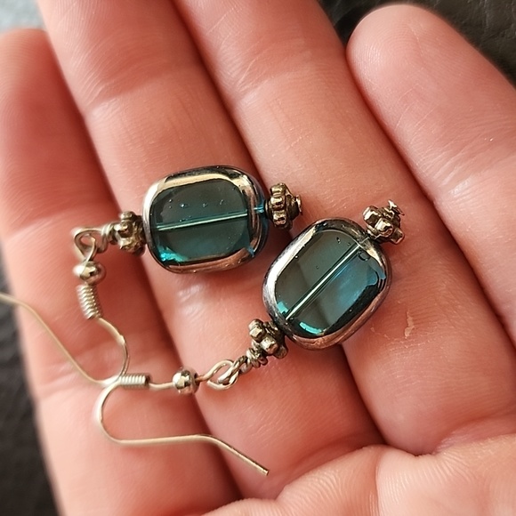 Earrings - Picture 3 of 6